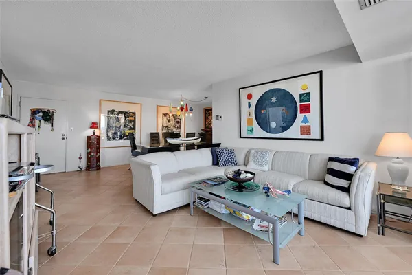 $530,000 | 2841 North Ocean Boulevard, Unit 1809, Fort Lauderdale, FL 33308
