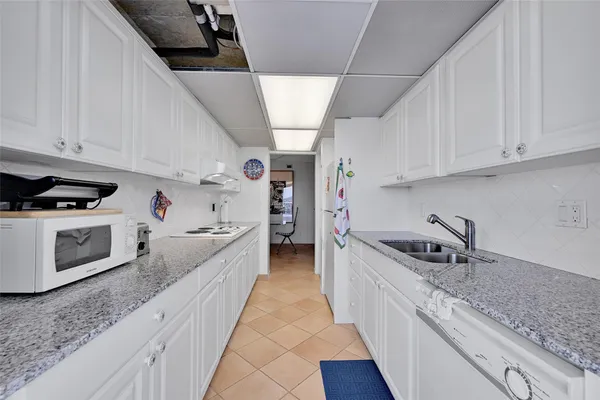 $530,000 | 2841 North Ocean Boulevard, Unit 1809, Fort Lauderdale, FL 33308