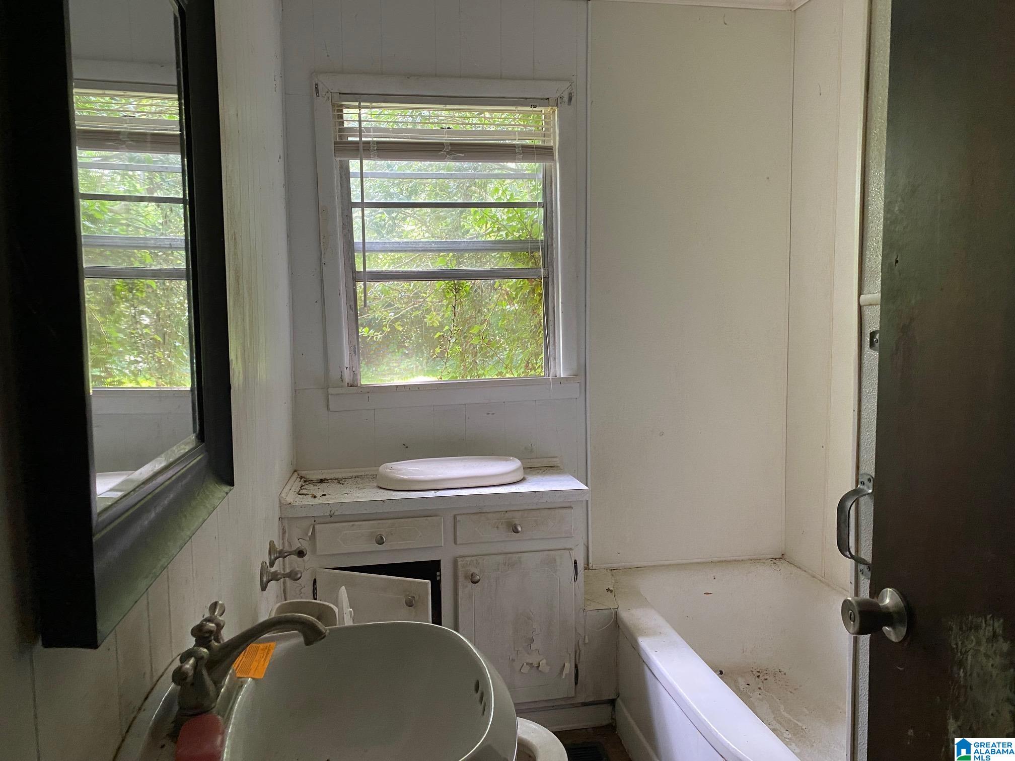 1718 Reed Road Northeast Birmingham, AL 35215 - Photo 8 of 14