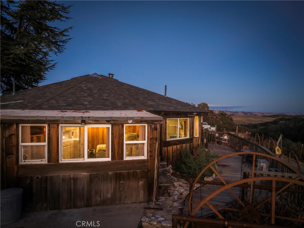 2505 Smith Road Bradley, CA 93426 - Photo 5 of 72 a view of a house with a yard