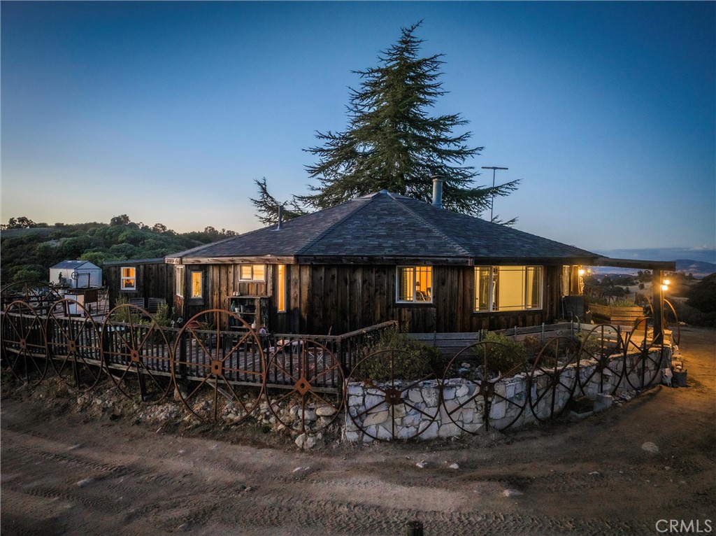 2505 Smith Road Bradley, CA 93426 - Photo 6 of 72 a front view of a house