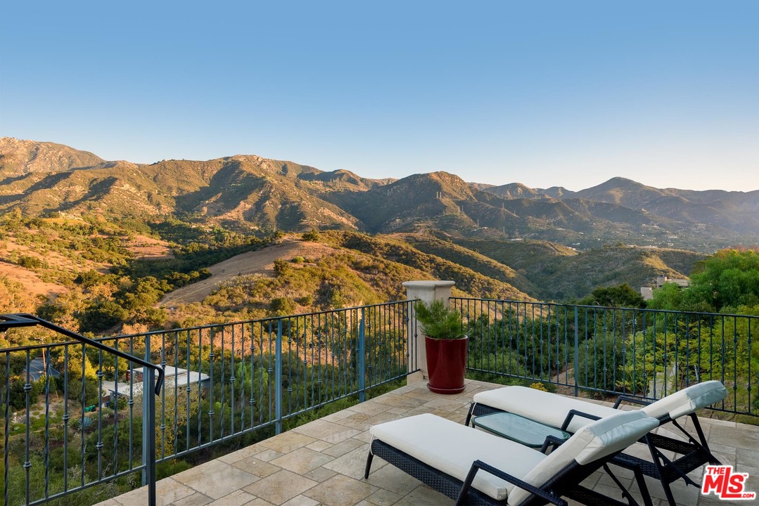 219 Conejo Road Santa Barbara, CA 93103 - Photo 12 of 19