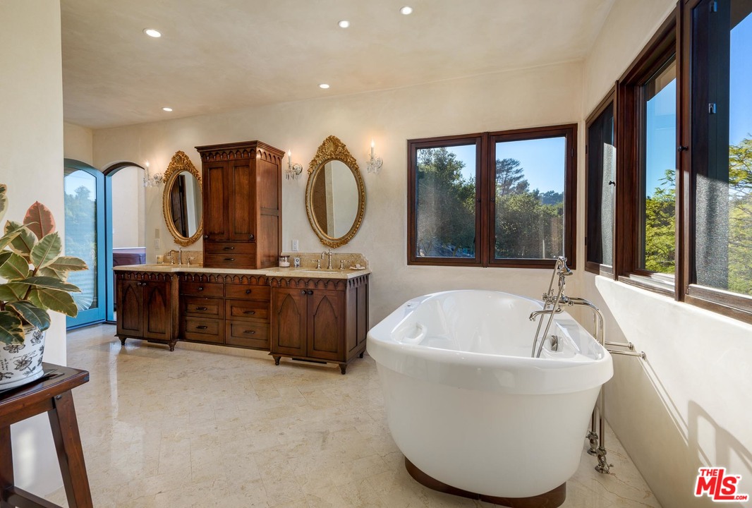 219 Conejo Road Santa Barbara, CA 93103 - Photo 15 of 19