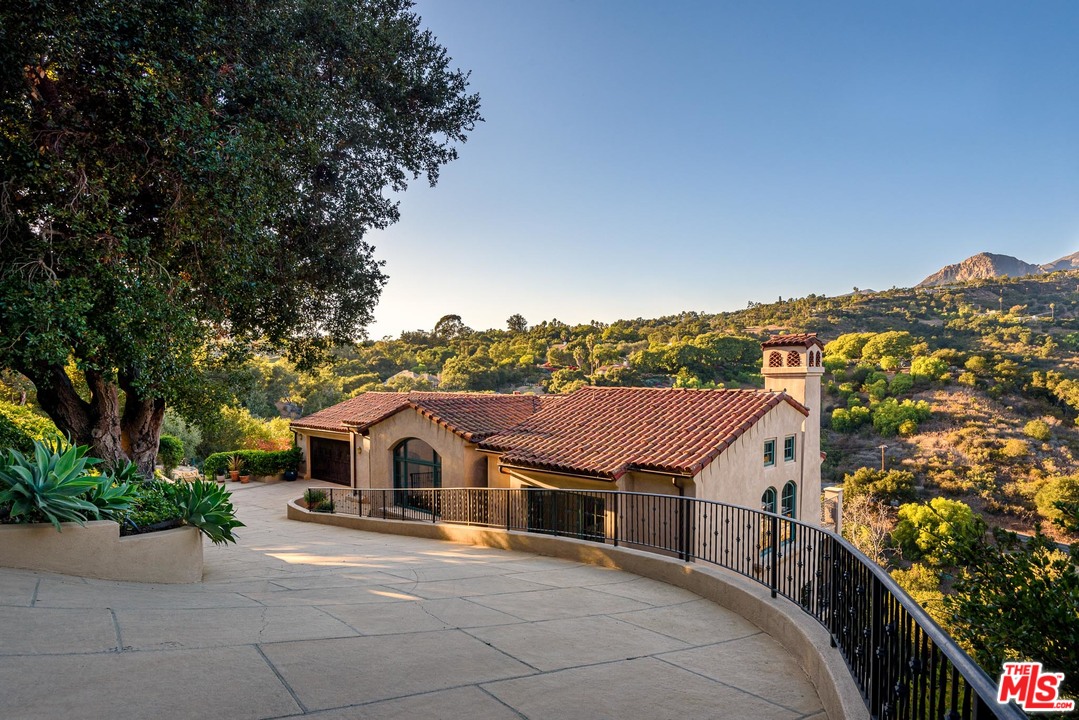 219 Conejo Road Santa Barbara, CA 93103 - Photo 3 of 19