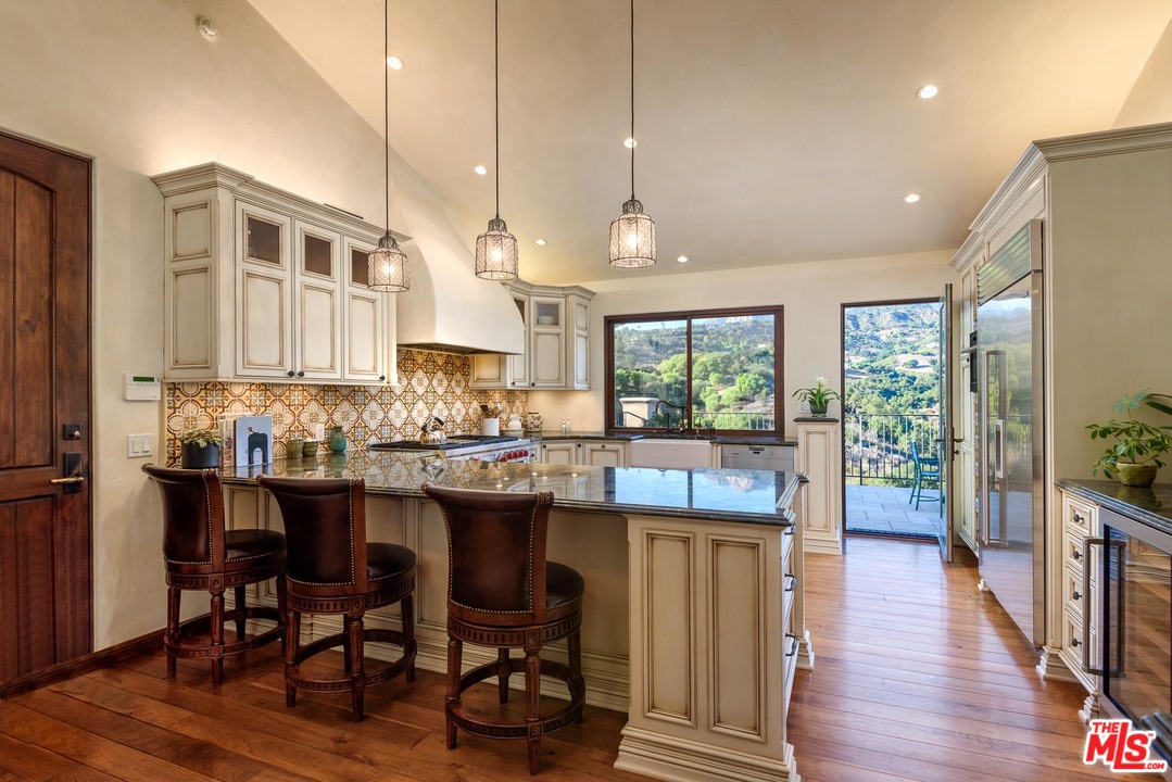 219 Conejo Road Santa Barbara, CA 93103 - Photo 6 of 19