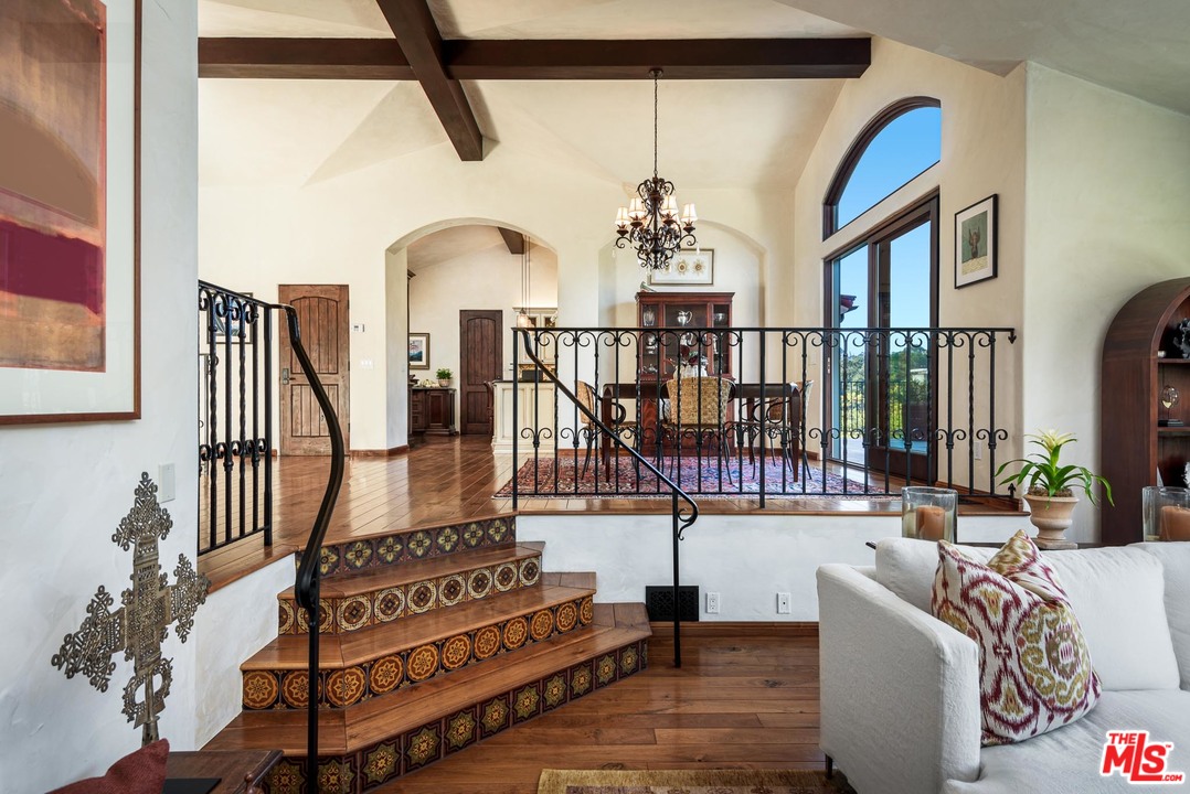 219 Conejo Road Santa Barbara, CA 93103 - Photo 9 of 19