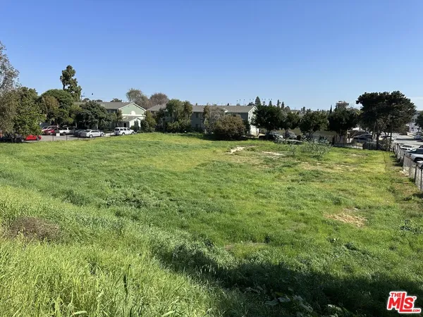 a view of an outdoor space and a yard