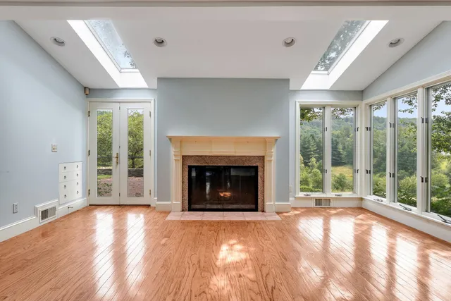 $1,475,000 | 593 Red Barn Road, Hartford, VT 05001