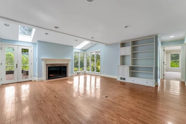 $1,475,000 | 593 Red Barn Road, Hartford, VT 05001