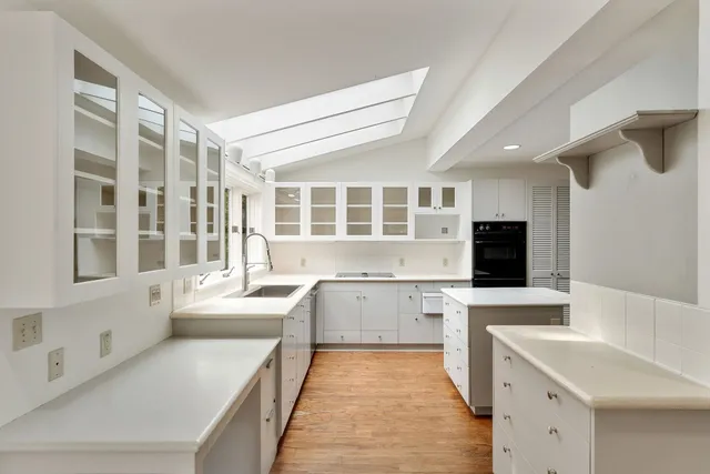 $1,475,000 | 593 Red Barn Road, Hartford, VT 05001