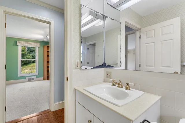 $1,475,000 | 593 Red Barn Road, Hartford, VT 05001