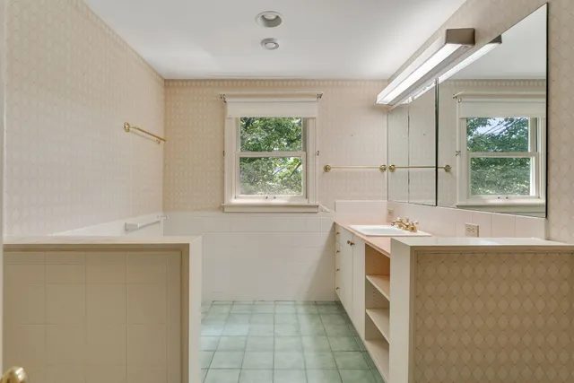 $1,475,000 | 593 Red Barn Road, Hartford, VT 05001