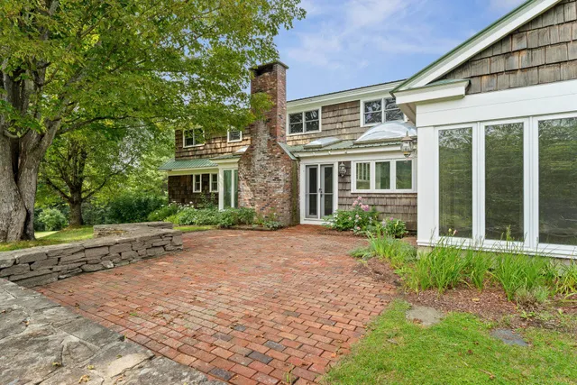 $1,475,000 | 593 Red Barn Road, Hartford, VT 05001