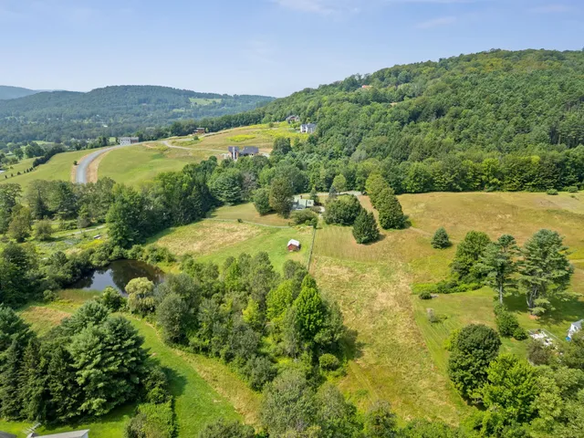 $1,475,000 | 593 Red Barn Road, Hartford, VT 05001