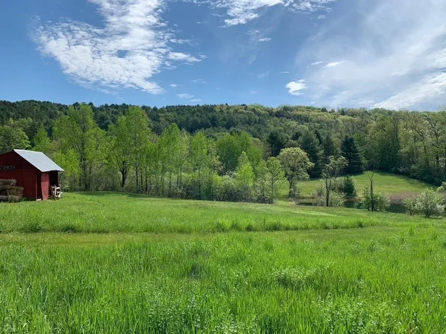 $1,475,000 | 593 Red Barn Road, Hartford, VT 05001