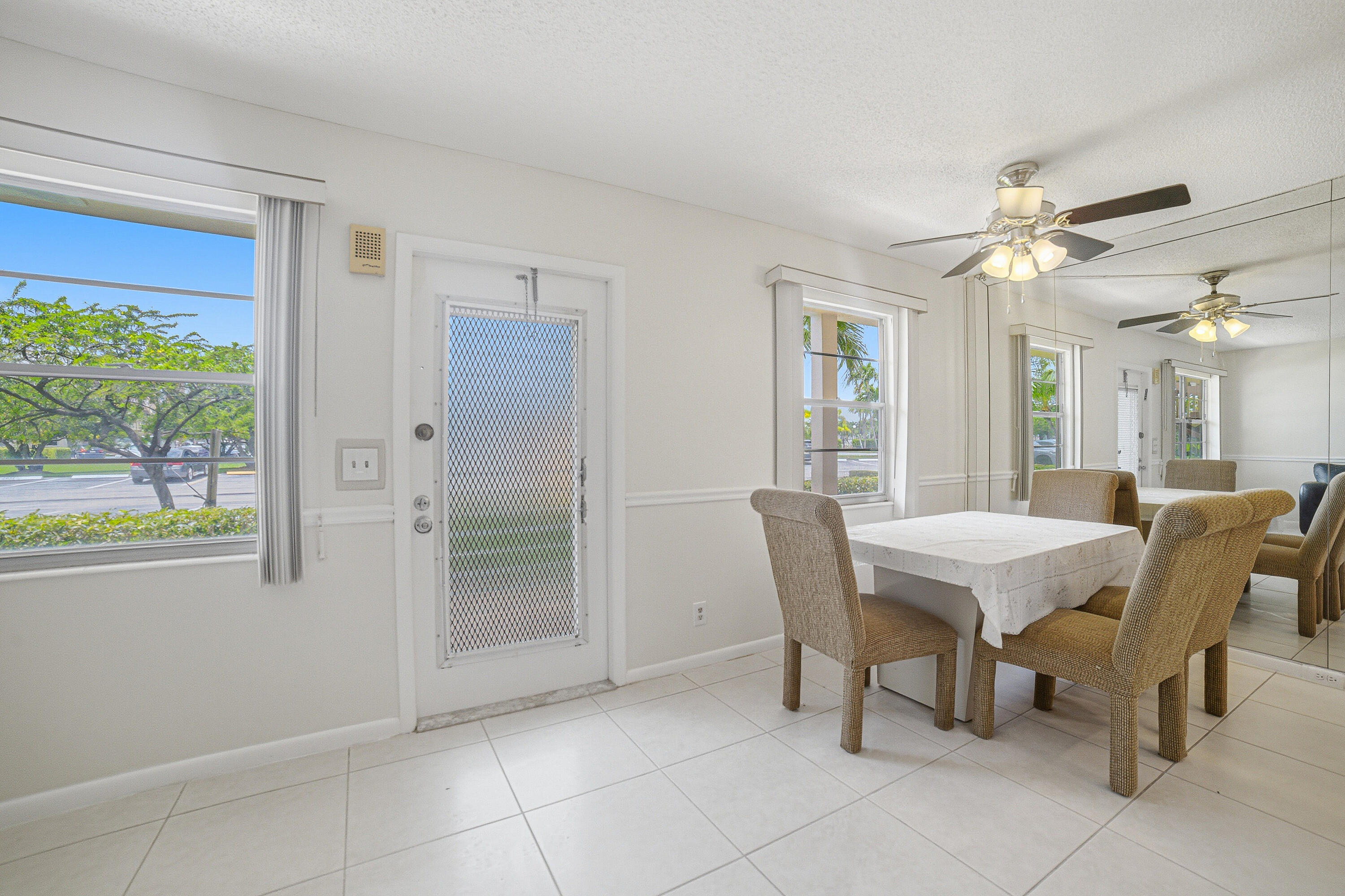 1025 Newcastle B, Unit 1025 Boca Raton, FL 33434 - Photo 9 of 31 Dining Area