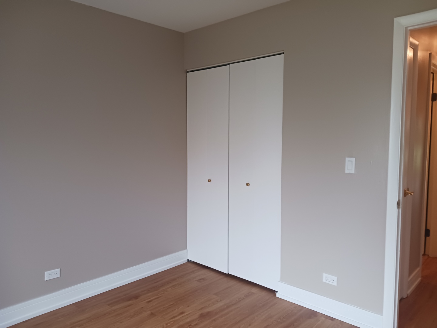 366 Pinetree Lane, Unit B1 Schaumburg, IL 60193 - Photo 10 of 23 a view of an empty room with wooden floor