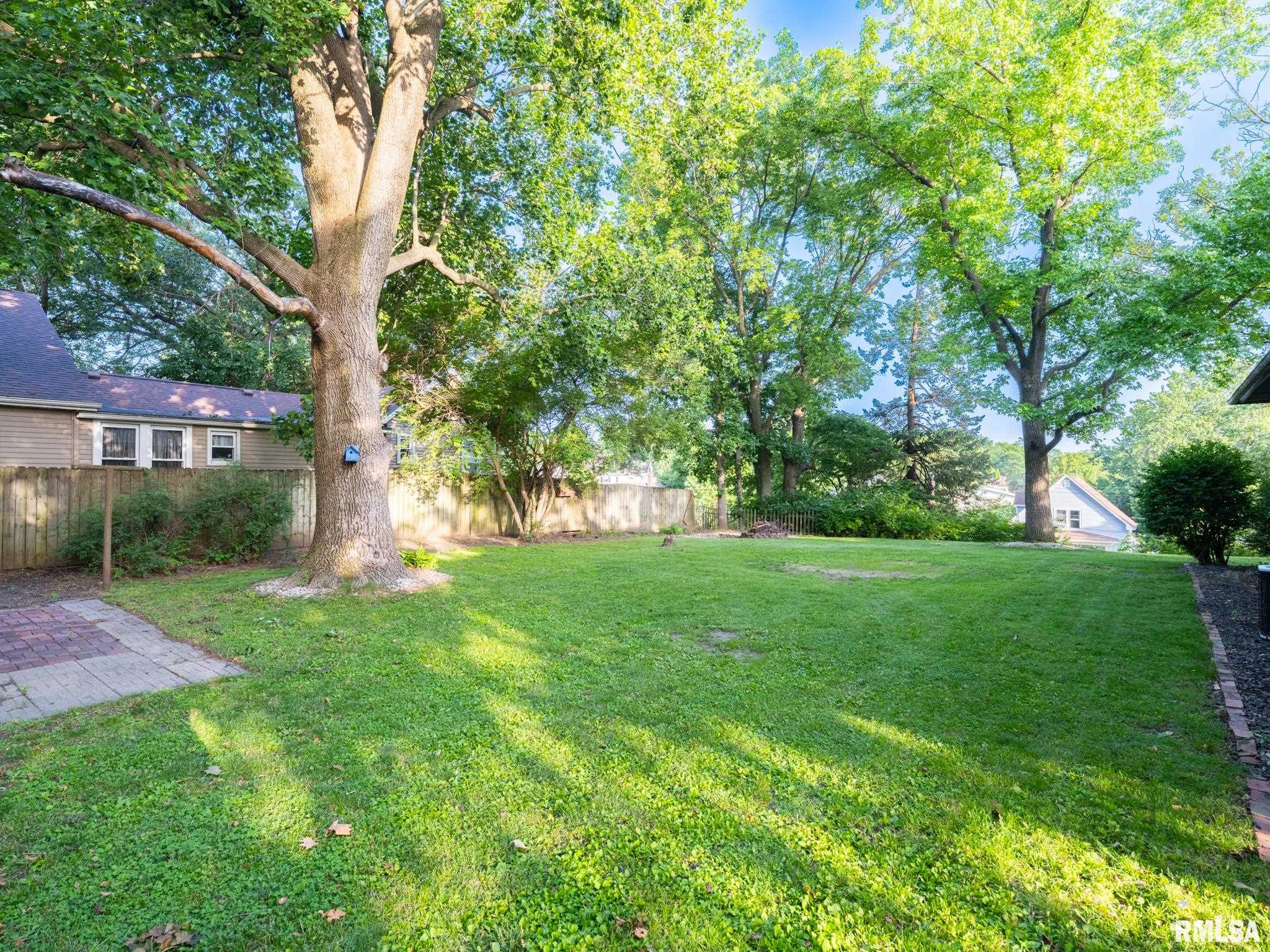 399 West Walnut Street Canton, IL 61520 - Photo 6 of 34