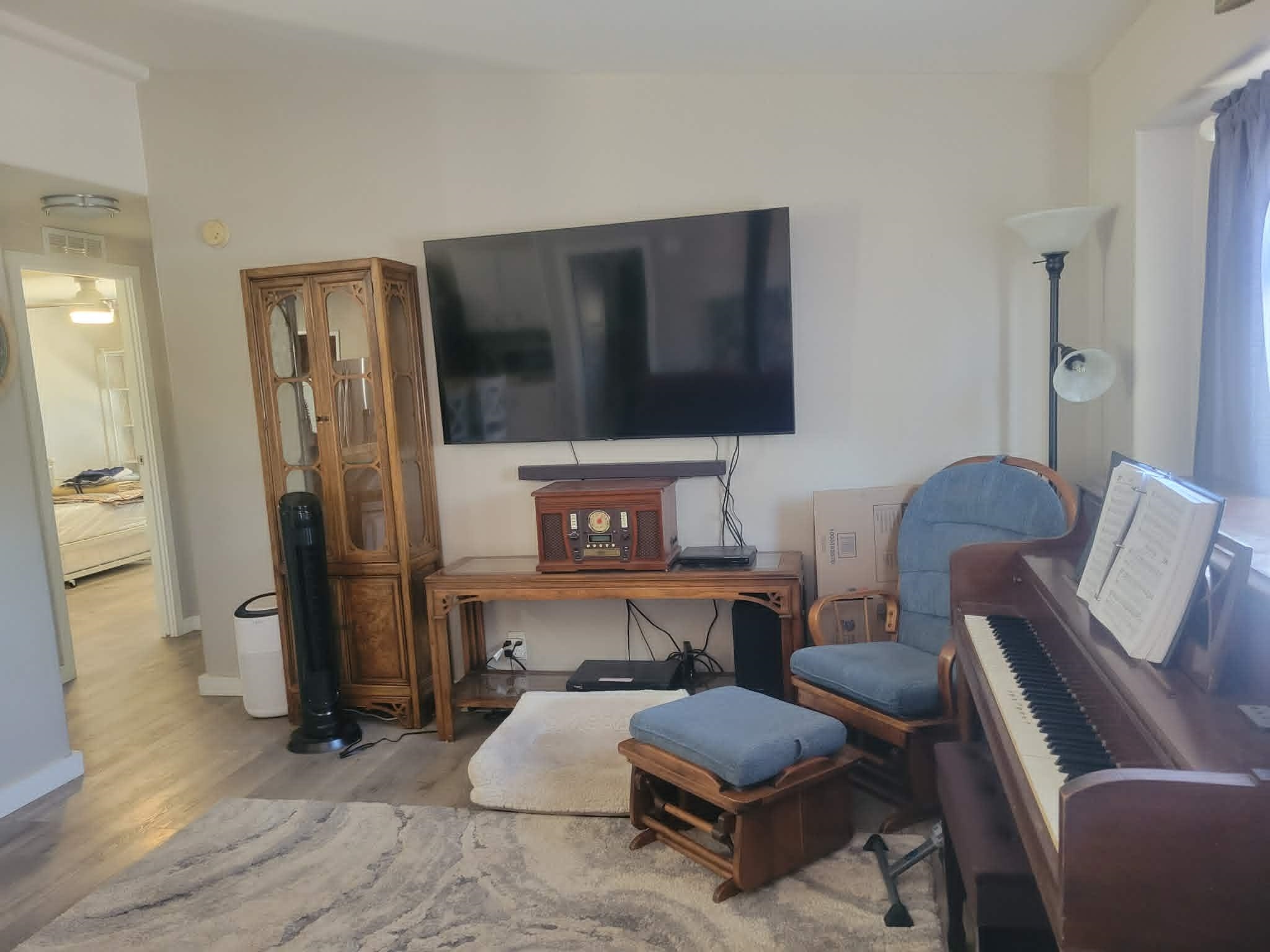 493 Mule Deer Road Coleville, CA 96107 - Photo 5 of 39 a living room with furniture