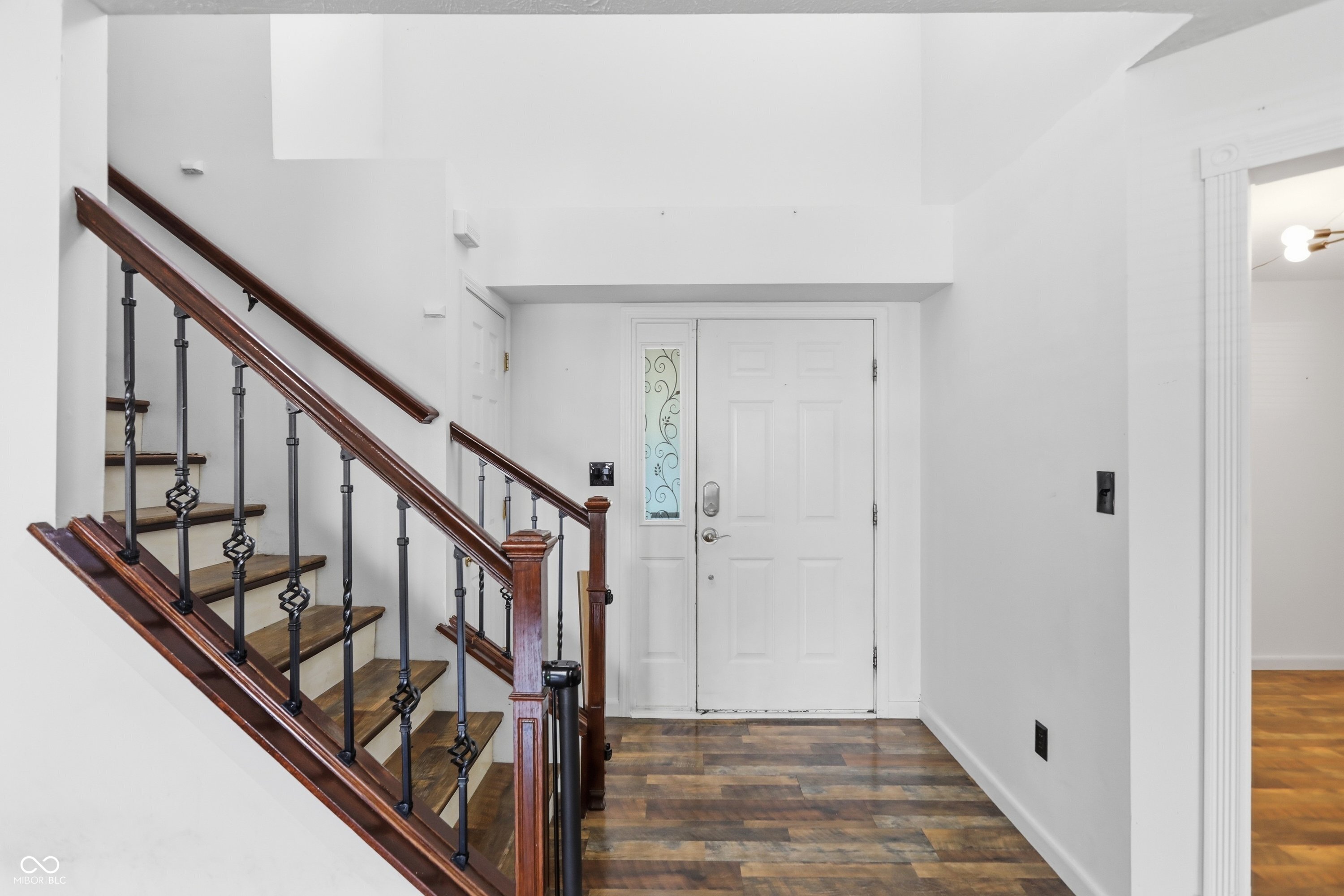 1124 Pebble Court Anderson, IN 46013 - Photo 2 of 32