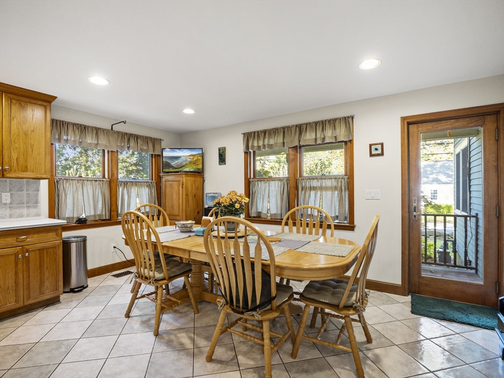 48 Mission Road Tyngsborough, MA 01879 - Photo 12 of 42