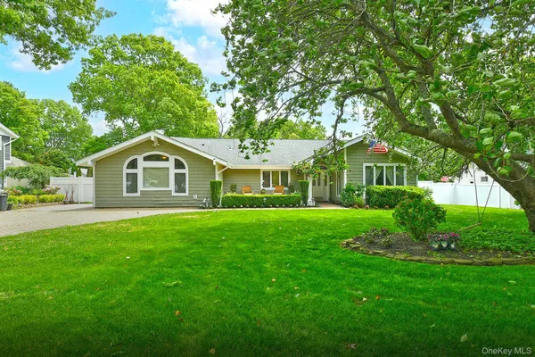 $789,000 | 1019 Old Medford Avenue, Farmingville, NY 11738