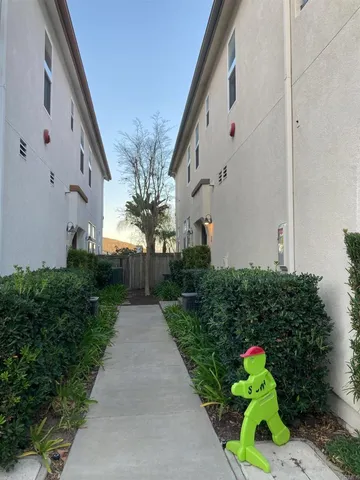 $3,360 | 16941 Meadowlark Ridge Road, Unit 1, San Diego, CA 92127