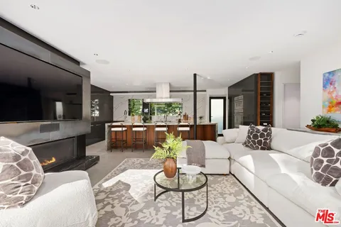 $4,895,000 | 10558 Fontenelle Way, Los Angeles, CA 90077