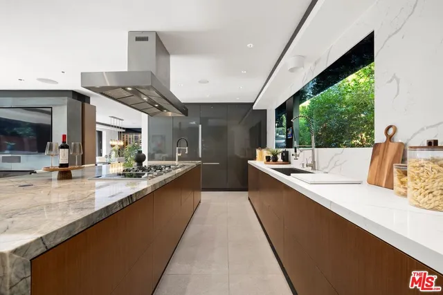 $4,895,000 | 10558 Fontenelle Way, Los Angeles, CA 90077