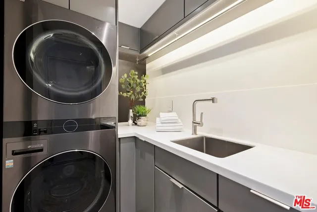 $4,895,000 | 10558 Fontenelle Way, Los Angeles, CA 90077