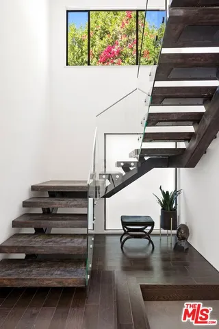 $4,895,000 | 10558 Fontenelle Way, Los Angeles, CA 90077