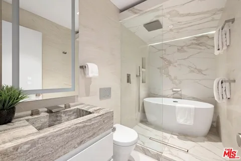 $4,895,000 | 10558 Fontenelle Way, Los Angeles, CA 90077