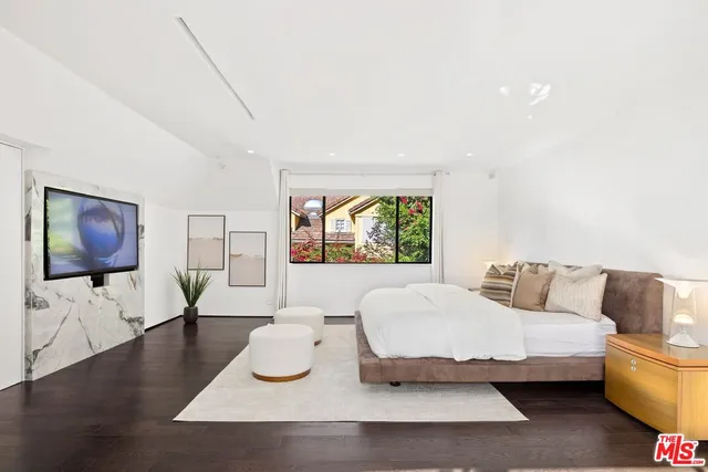 $4,895,000 | 10558 Fontenelle Way, Los Angeles, CA 90077