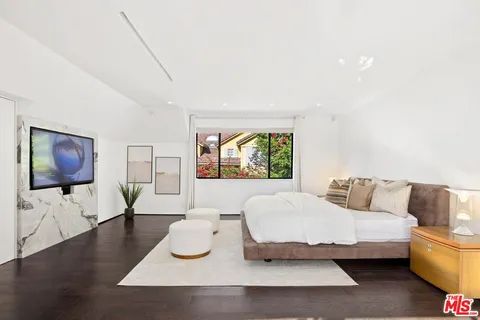 $4,895,000 | 10558 Fontenelle Way, Los Angeles, CA 90077