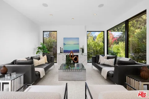 $4,895,000 | 10558 Fontenelle Way, Los Angeles, CA 90077