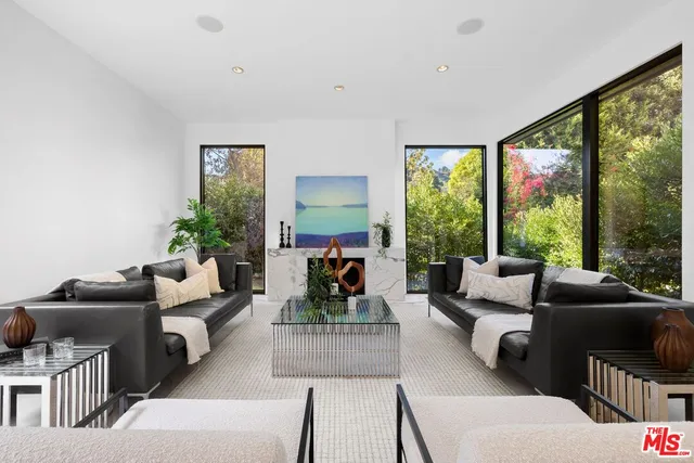 $4,895,000 | 10558 Fontenelle Way, Los Angeles, CA 90077
