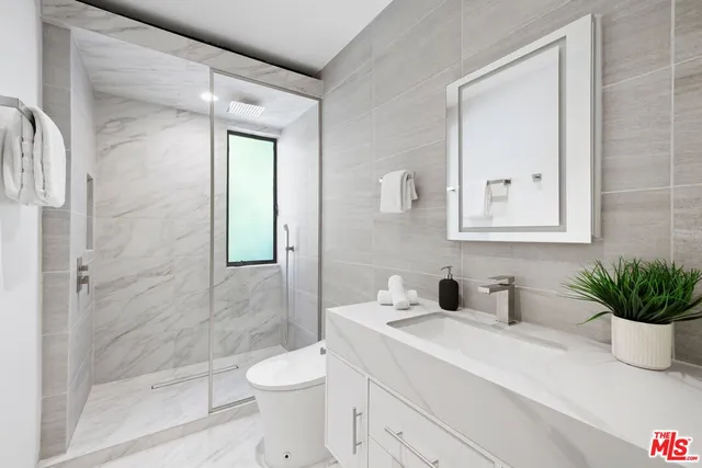 $4,895,000 | 10558 Fontenelle Way, Los Angeles, CA 90077