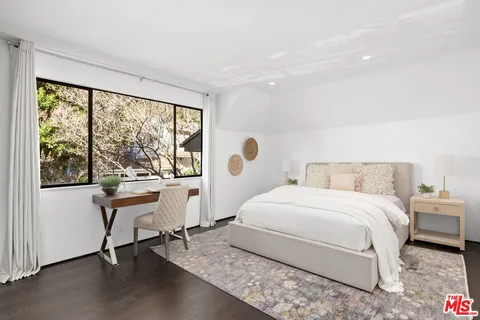 $4,895,000 | 10558 Fontenelle Way, Los Angeles, CA 90077