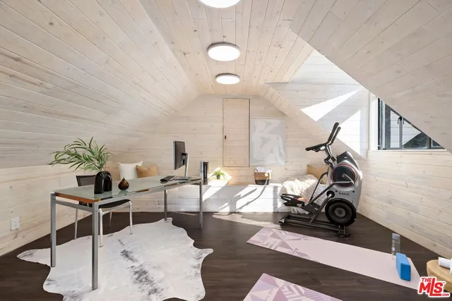 $4,895,000 | 10558 Fontenelle Way, Los Angeles, CA 90077