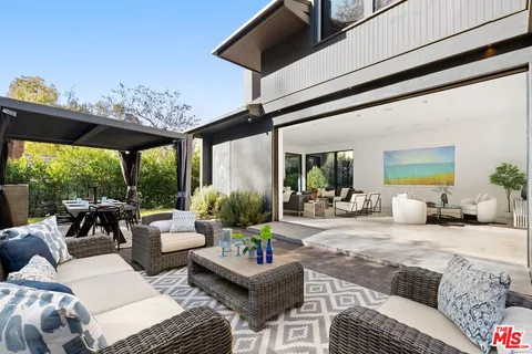 $4,895,000 | 10558 Fontenelle Way, Los Angeles, CA 90077