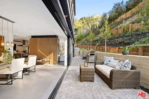 $4,895,000 | 10558 Fontenelle Way, Los Angeles, CA 90077