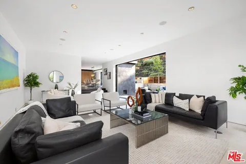 $4,895,000 | 10558 Fontenelle Way, Los Angeles, CA 90077