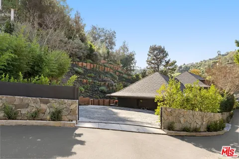 $4,895,000 | 10558 Fontenelle Way, Los Angeles, CA 90077