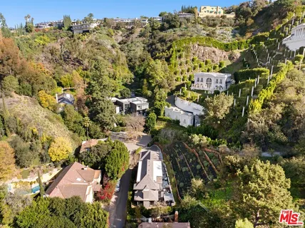 $4,895,000 | 10558 Fontenelle Way, Los Angeles, CA 90077