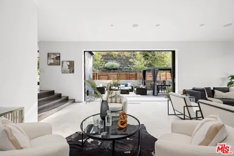 $4,895,000 | 10558 Fontenelle Way, Los Angeles, CA 90077