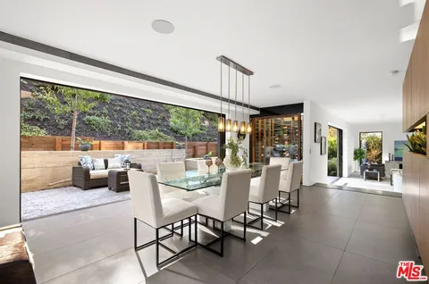 $4,895,000 | 10558 Fontenelle Way, Los Angeles, CA 90077