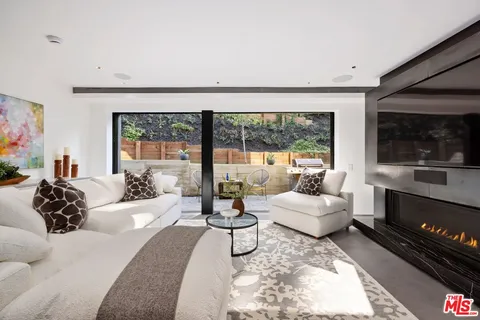 $4,895,000 | 10558 Fontenelle Way, Los Angeles, CA 90077