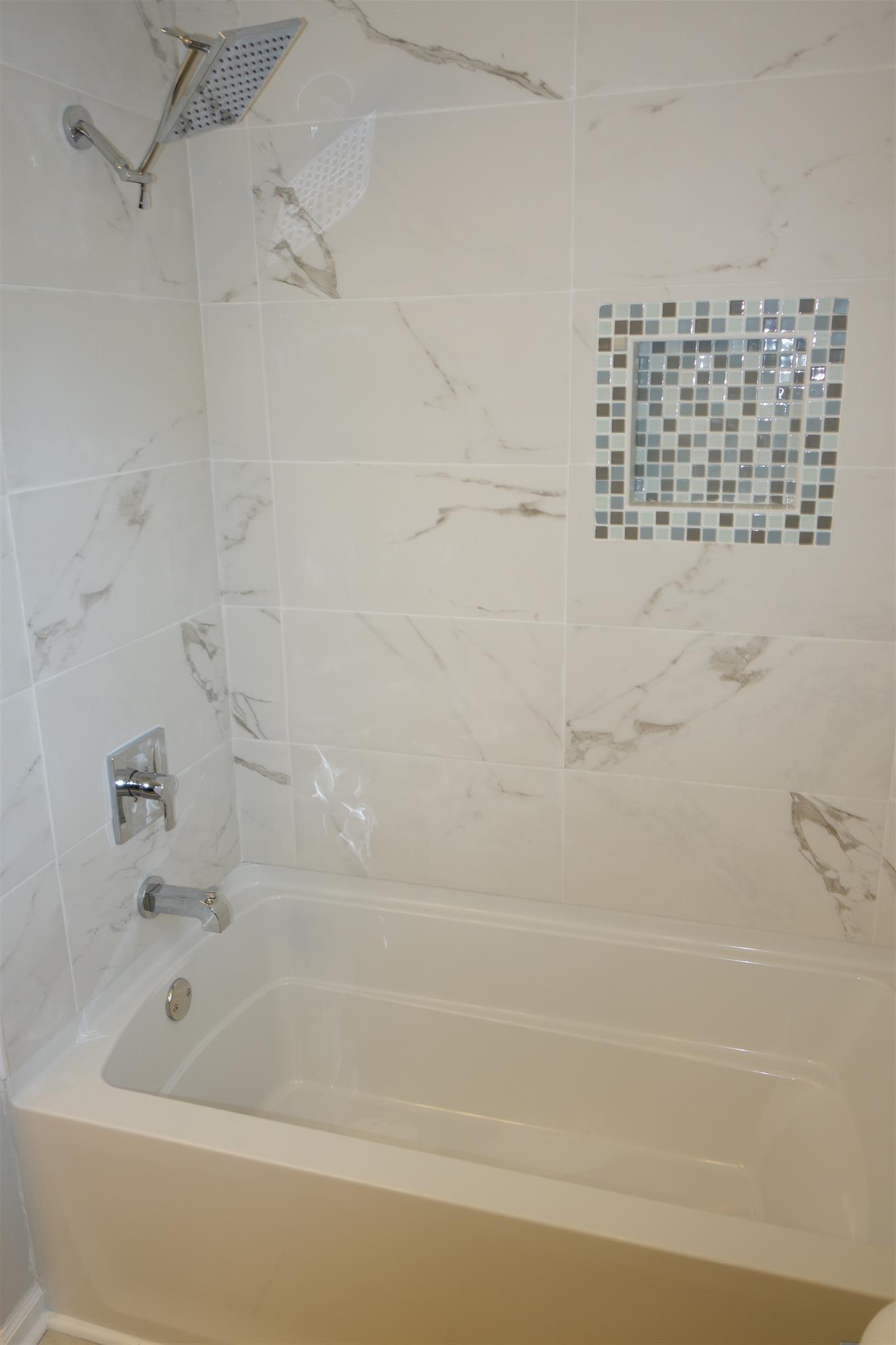 1545 Ridgemont Drive La Vergne, TN 37086 - Photo 14 of 25 a bathroom with bathtub
