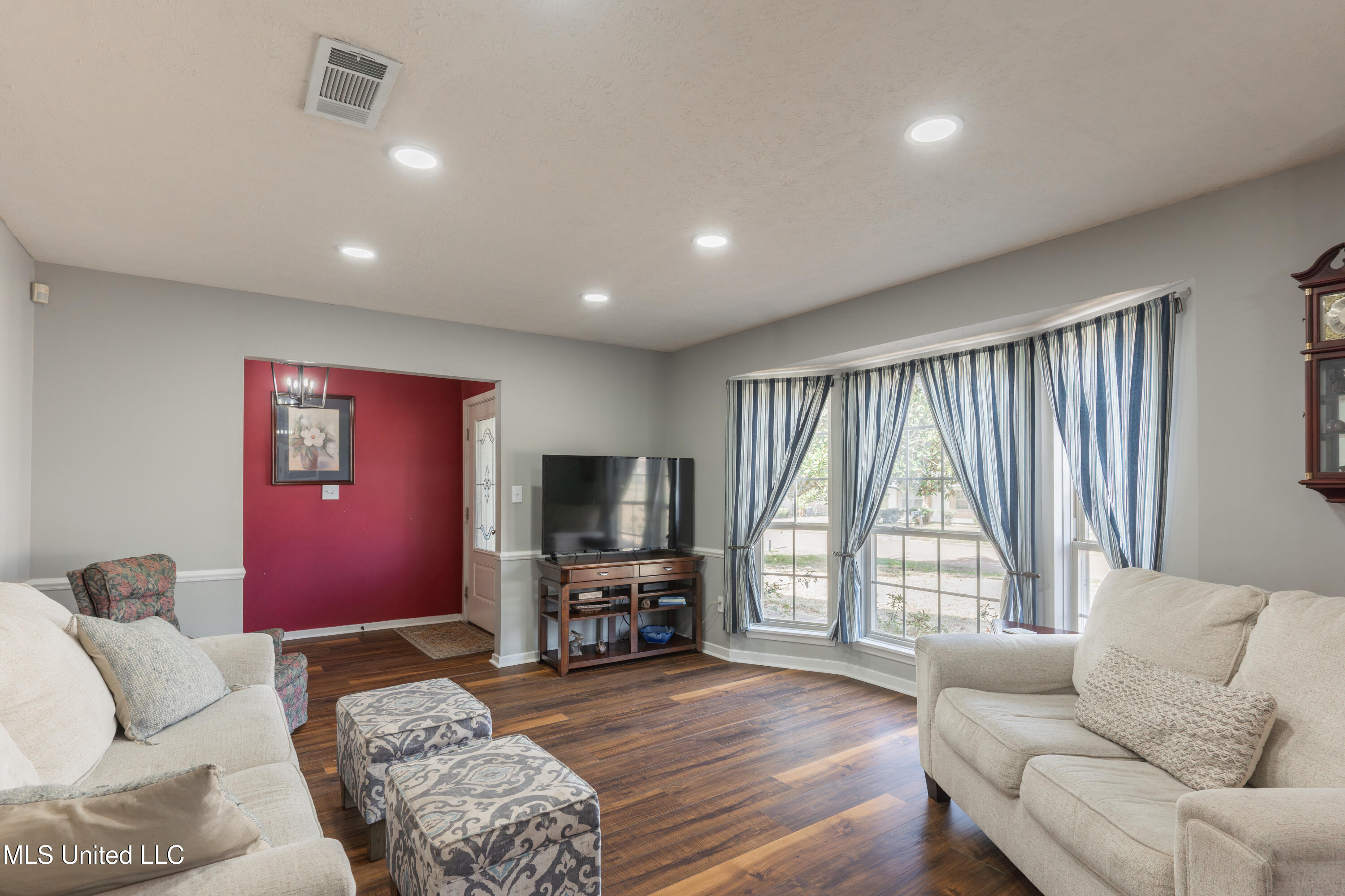 1419 Huntcliff Way Clinton, MS 39056 - Photo 12 of 67 12-LivingRoom