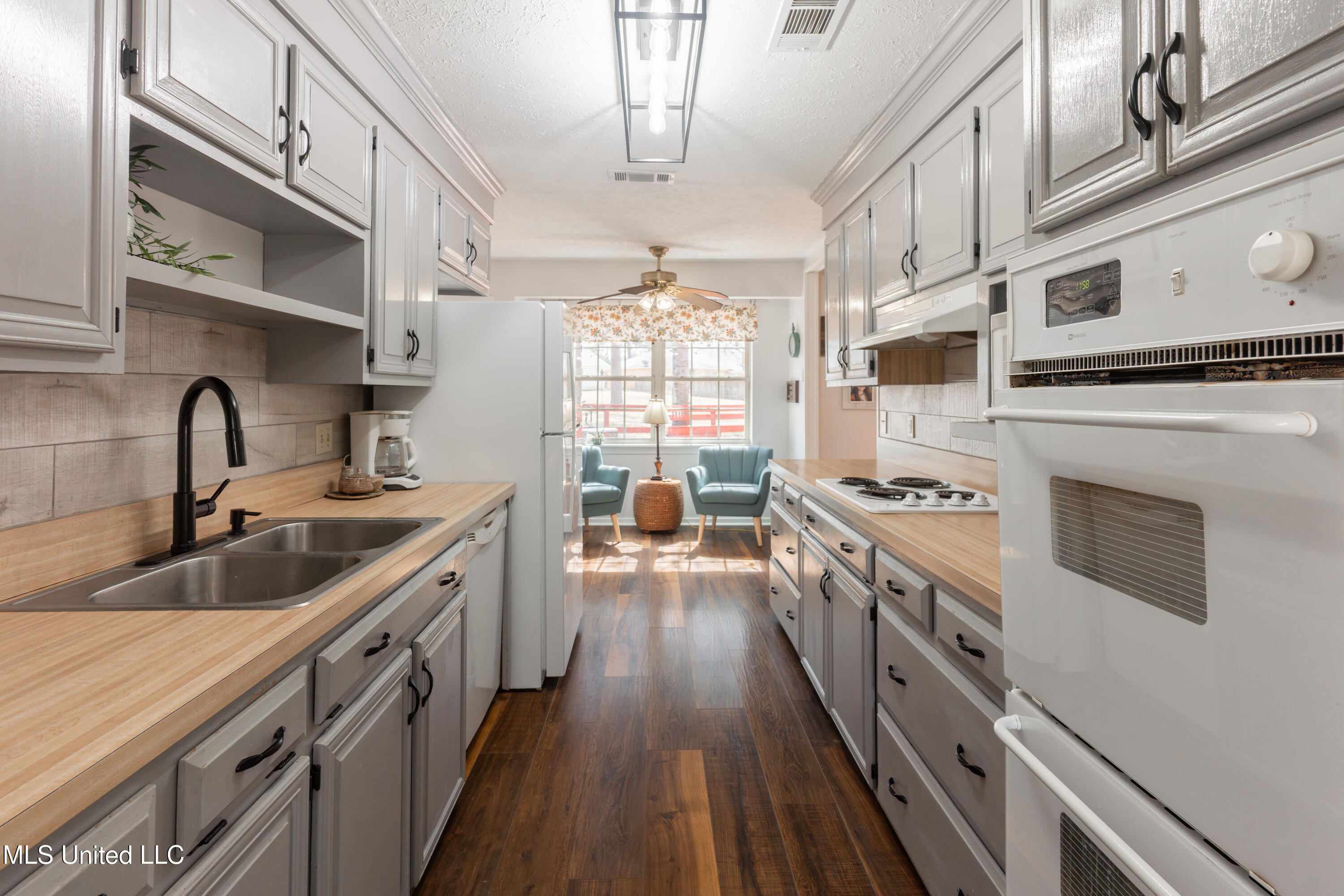 1419 Huntcliff Way Clinton, MS 39056 - Photo 15 of 67 15-Kitchen